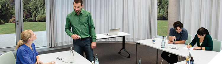 Presence and brightness-dependent solutions for training and conference rooms Presence and brightness-dependent solutions for training and conference rooms